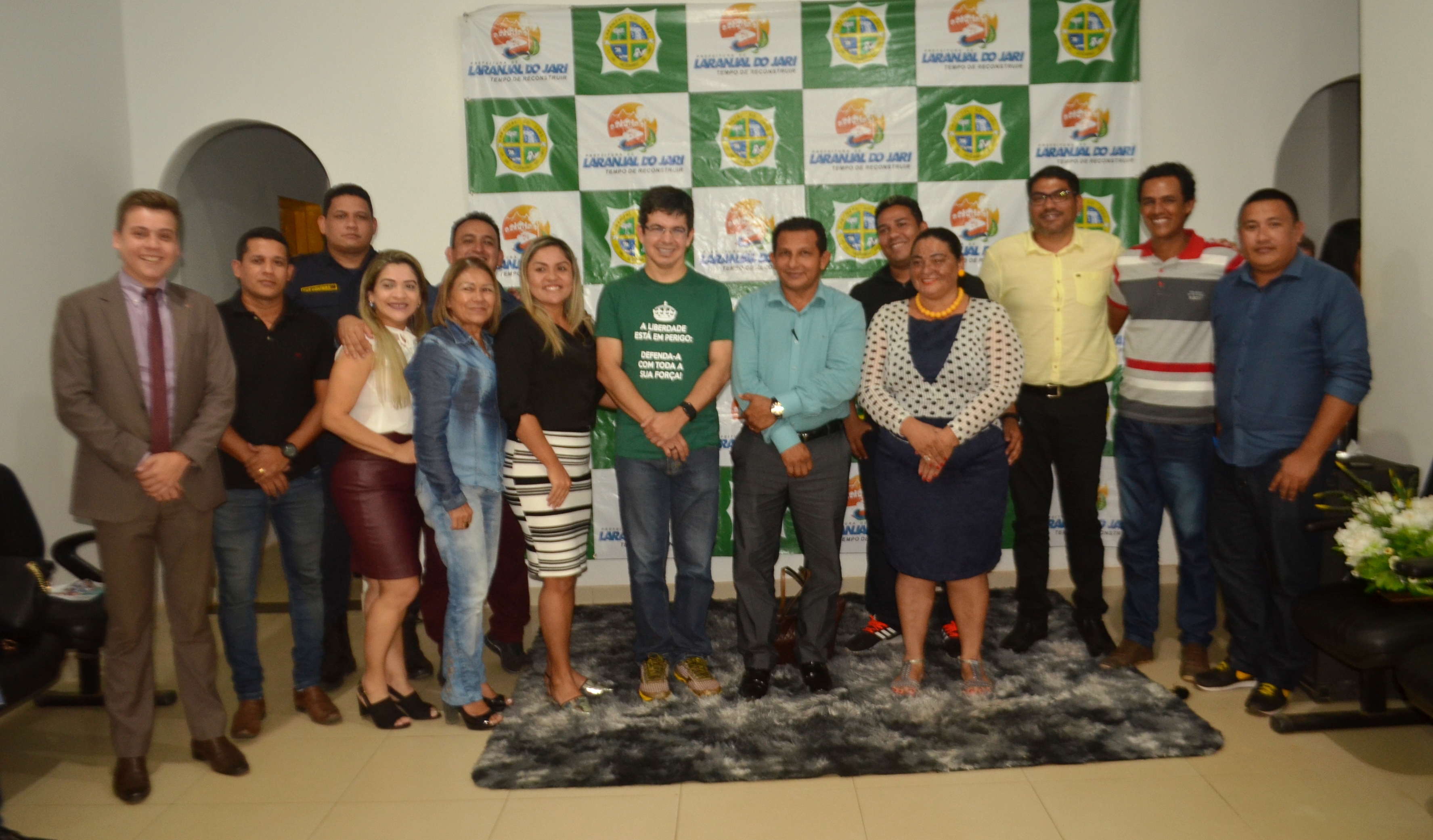 Prefeito em exercício irmão Tadeu recebe visita do Senador Randolfe Rodrigues.
